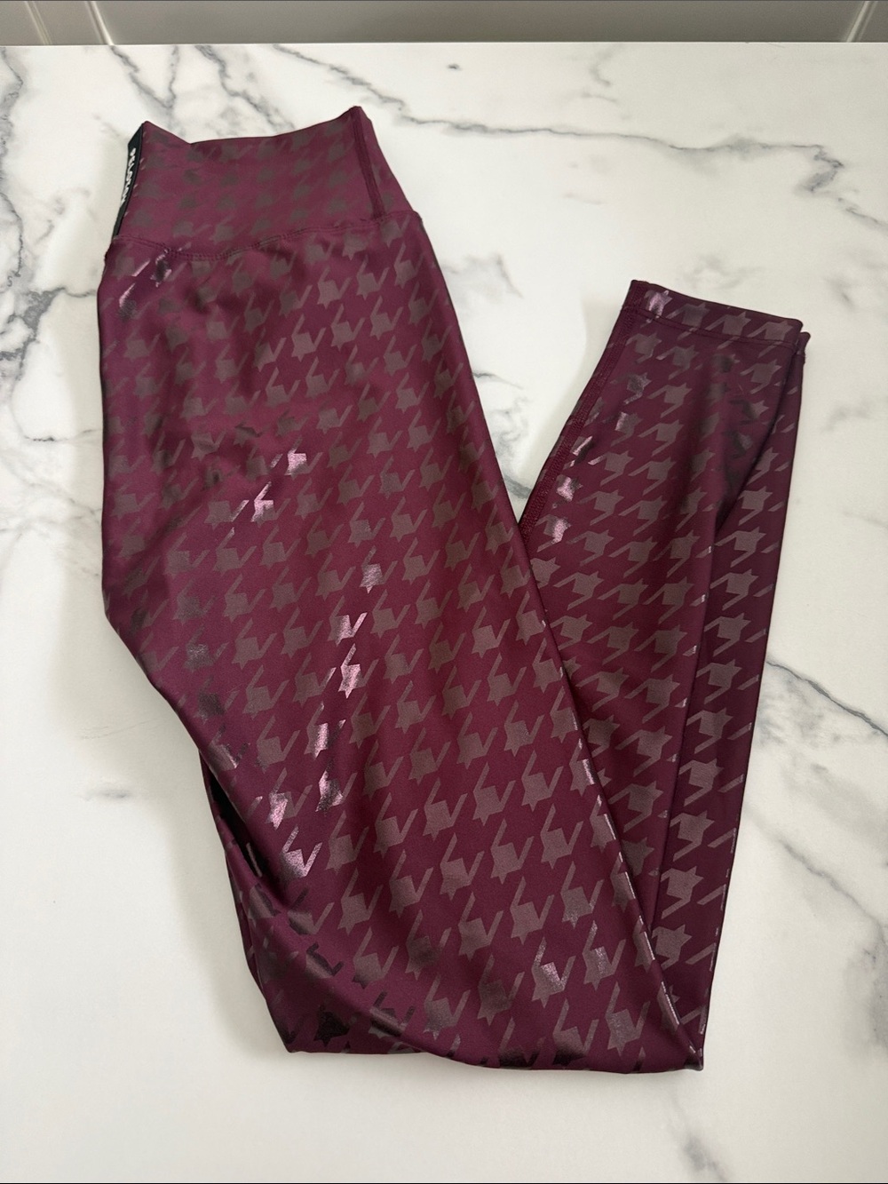 Peloton maroon size medium leggings